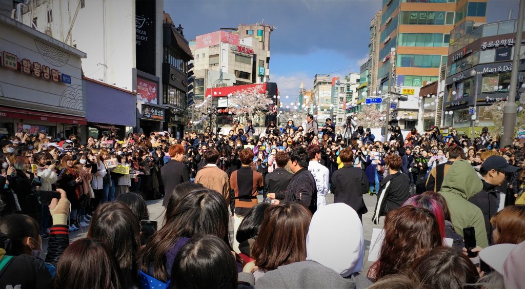 Street performance, UNB, Sinchon, Seoul