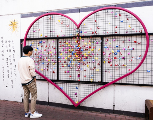 Pondering at Kim Gwangseok Memorial Street