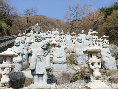 Buddha Statues at Sammilsa Temple