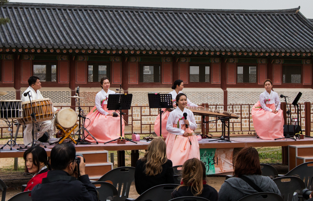 Performance - Gyeongbok Palace Visit