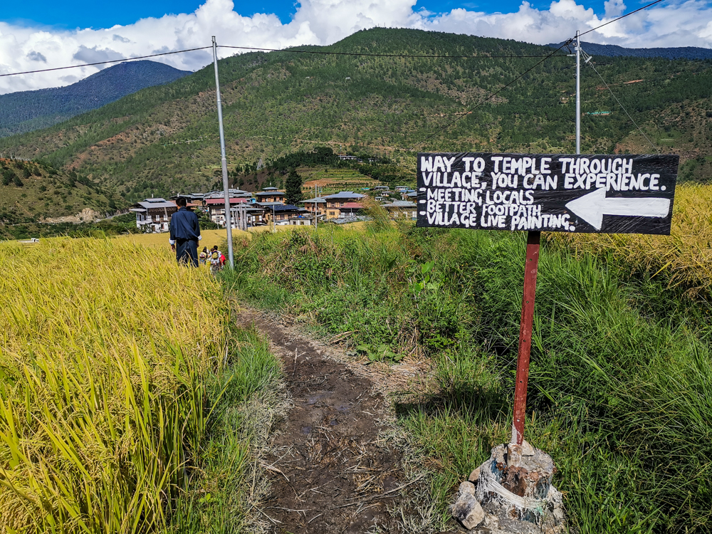Punakha - Way to Mad Monk Temple - Chimi Lhakhang